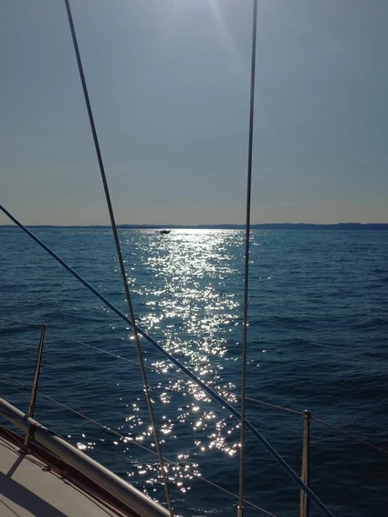 Gita in barca a vela sul Lago di Garda da Peschiera lungo la costa veneta fino a Punta San Vigilio 1